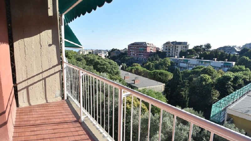 Via Bernabò Brea, ultimo piano con balconata vista mare