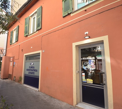 Rapallo, centralissimo negozio a rendimento 9%
