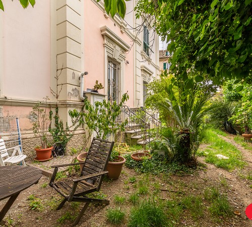 Champagnat, unico appartamento in villa con giardino