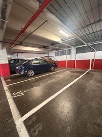 Corso Paganini, posto auto doppio