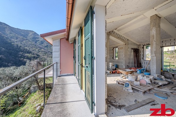 Località Salto (Avegno), appartamento su 2 livelli con giardino e posto auto