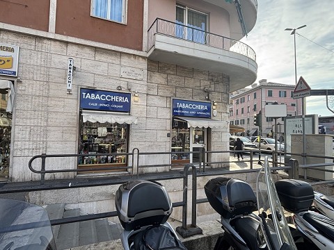 Tabaccheria in Via Caprera