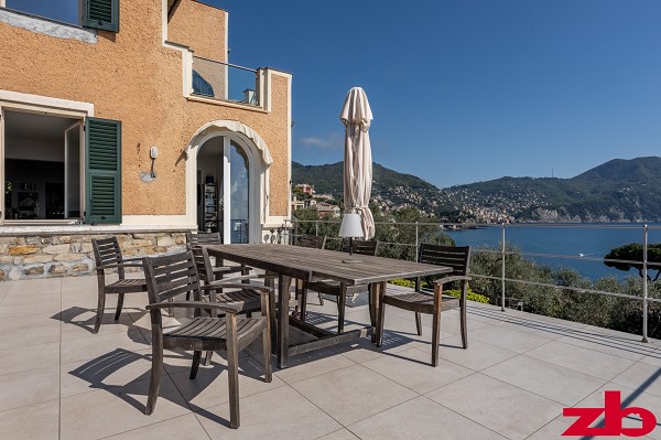 Villa d’epoca ristrutturata con parco e vista sul Golfo – Via Cavour, Recco