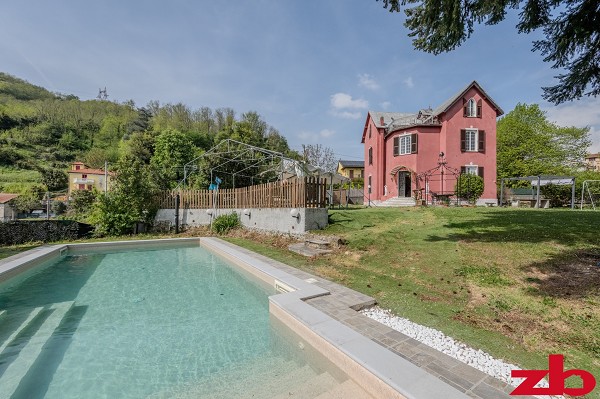 Fumeri, spettacolare e indipendente villa con piscina e grande giardino