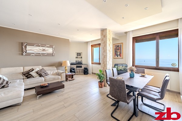 Quartiere Azzurro, eleganti 115 mq vista mare