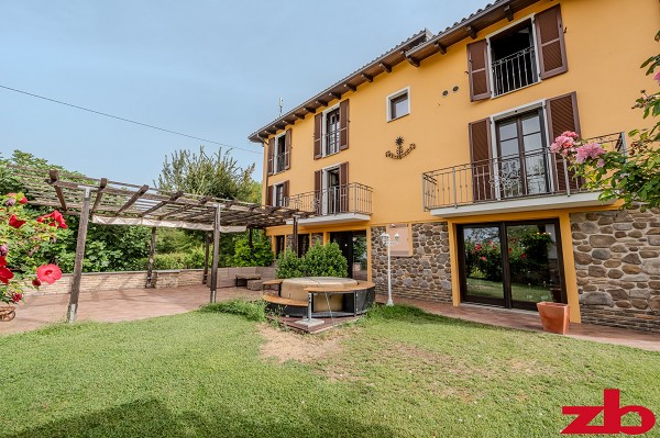 Montemarzino, splendida villa su tre livelli