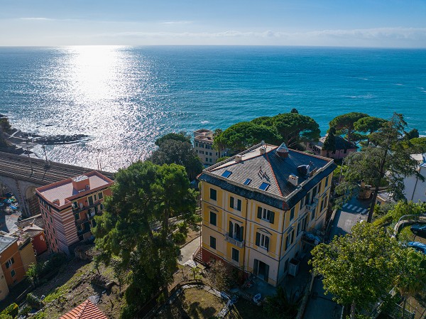 Zoagli, elegante appartamento in villa d’epoca con vista mare