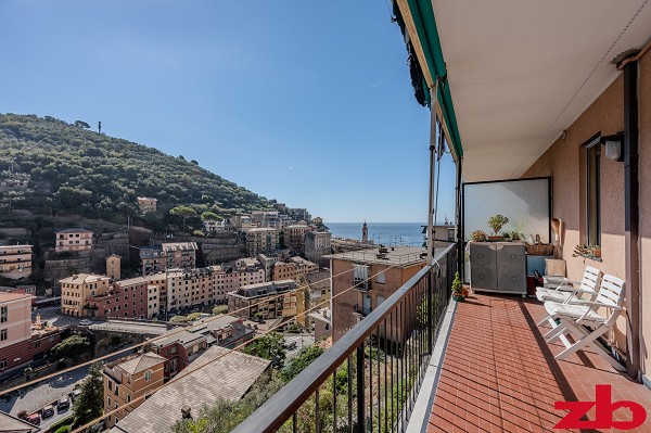 Via Solimano, luminoso appartamento con balcone vista mare e posto auto