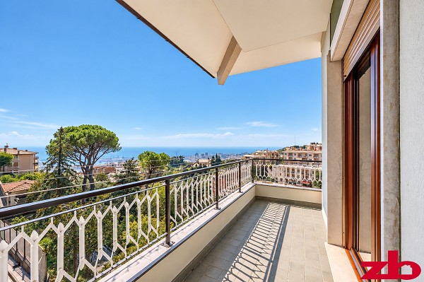 Via Domenico Chiodo, ampio appartamento con vista mare panoramica , box e posto auto