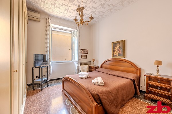 CENTRO STORICO – VICO MALATTI | AMPIO E LUMINOSO APPARTAMENTO A DUE PASSI DAL PORTO ANTICO