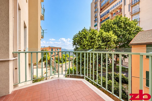 Genova, San Teodoro (via Faenza) – Quadrilocale luminoso con vista sul verde